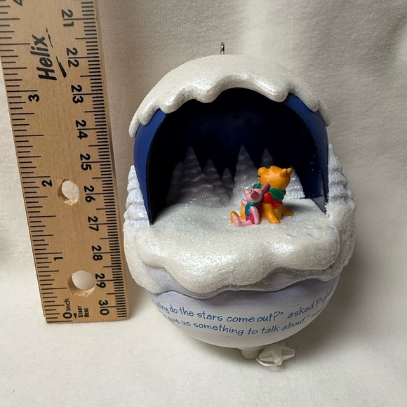 Disney's Winnie-the-Pooh "Sharing the Stars" Hallmark Ornament - Picture 10 of 13